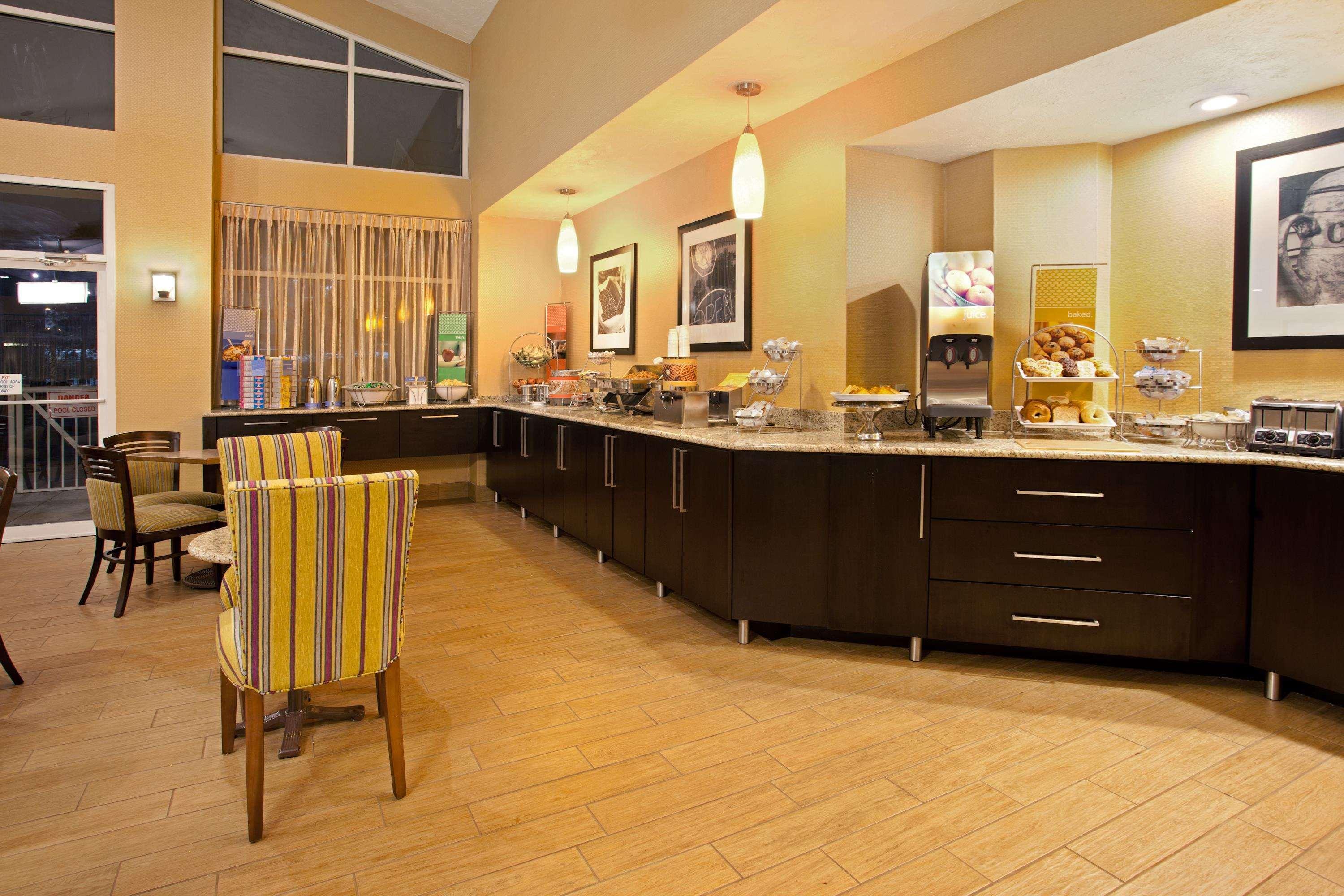 Hampton Inn & Suites Cleveland-Independence Exteriör bild