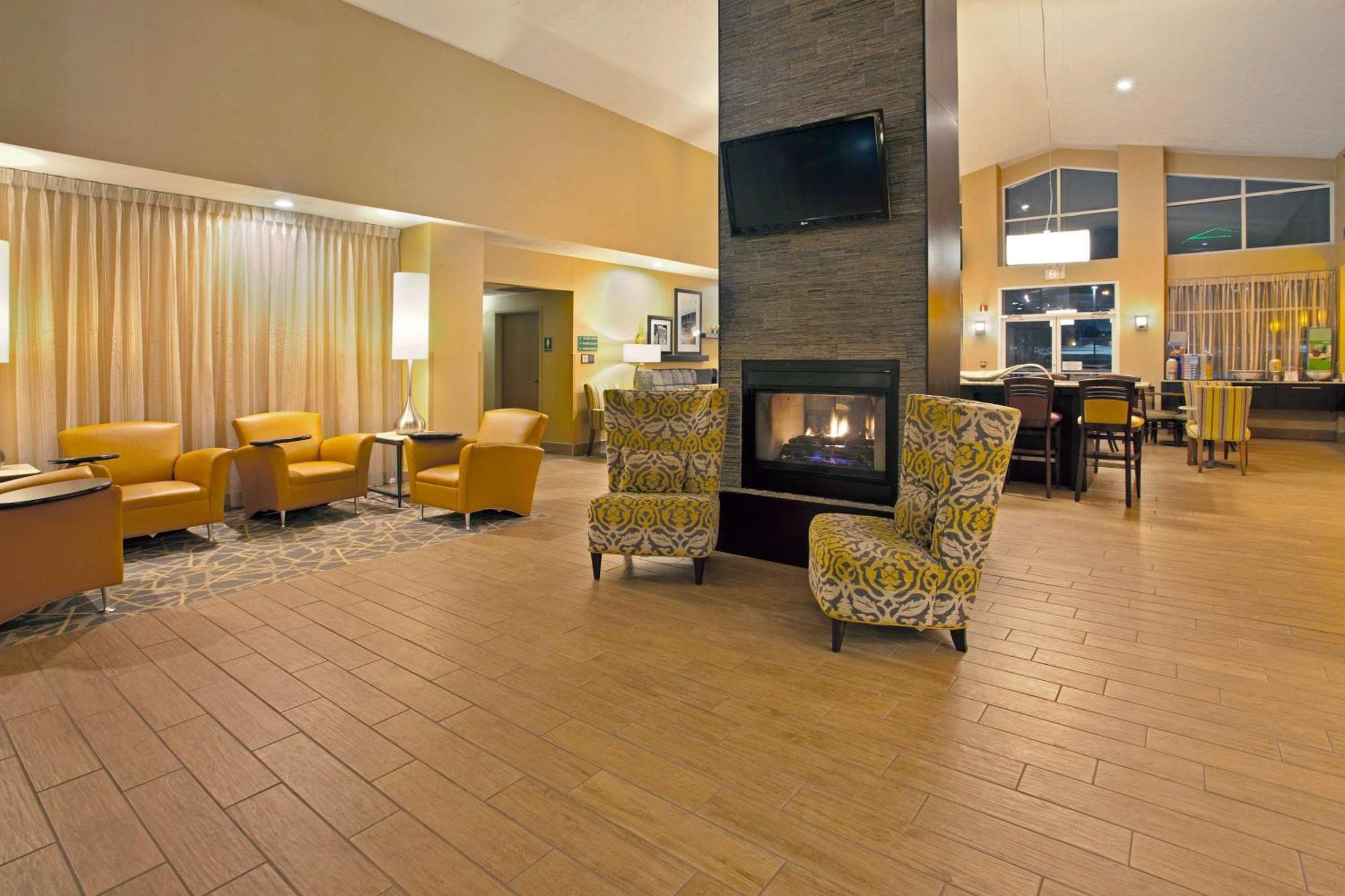 Hampton Inn & Suites Cleveland-Independence Exteriör bild