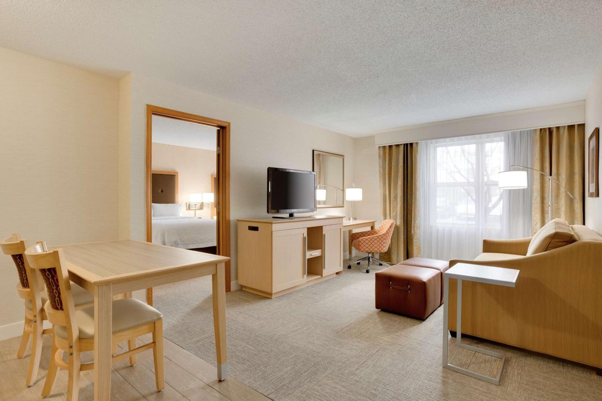 Hampton Inn & Suites Cleveland-Independence Exteriör bild